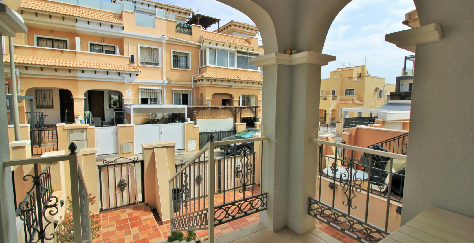 Resale - Townhouse - Villamartin