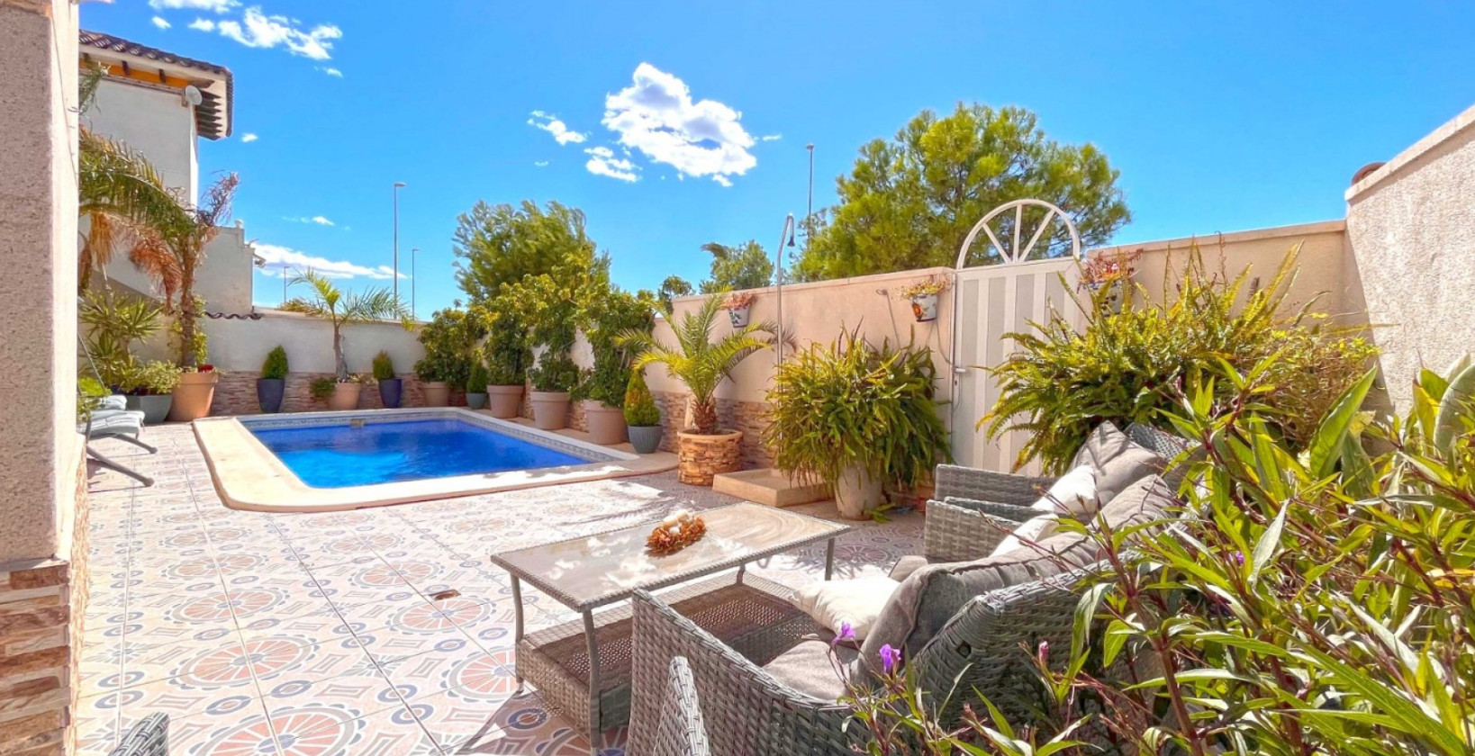 Resale - Villa - Orihuela Costa - La Zenia