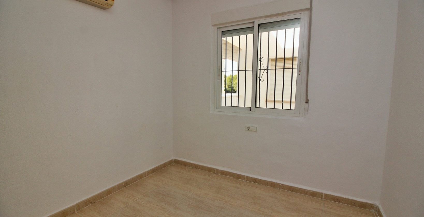 Resale - Apartment / flat - Villamartin