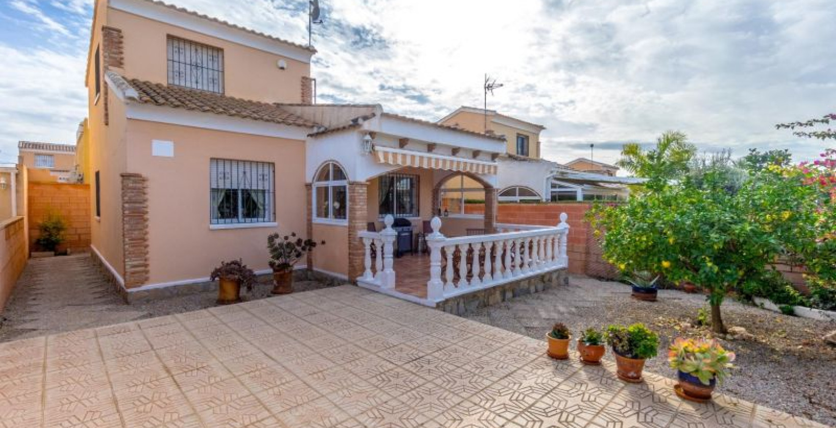 Återförsäljning - Villa - Orihuela Costa - Las Mimosas