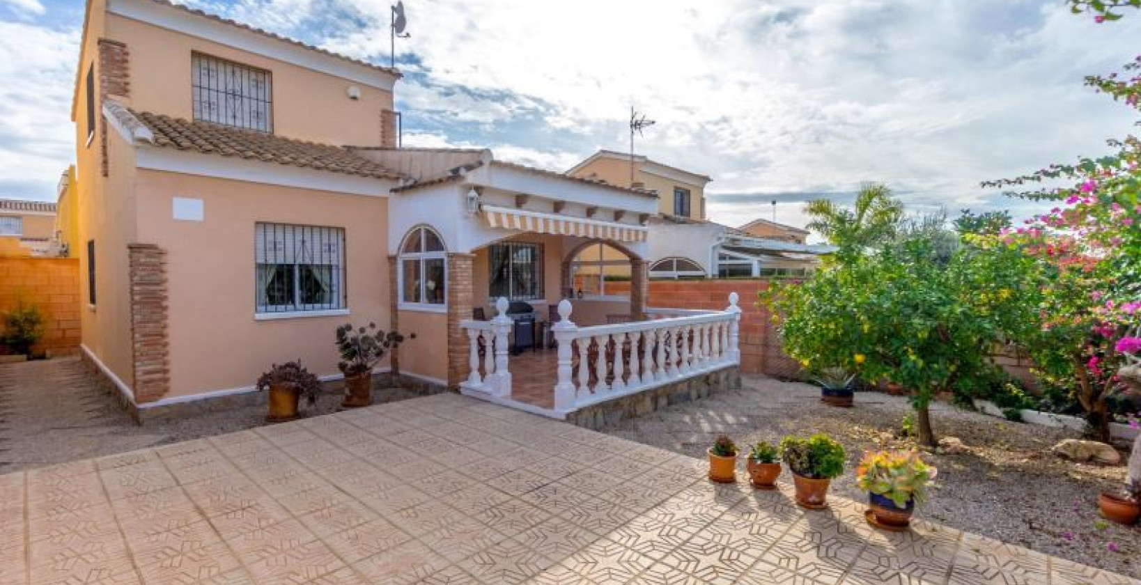 Återförsäljning - Villa - Orihuela Costa - Las Mimosas