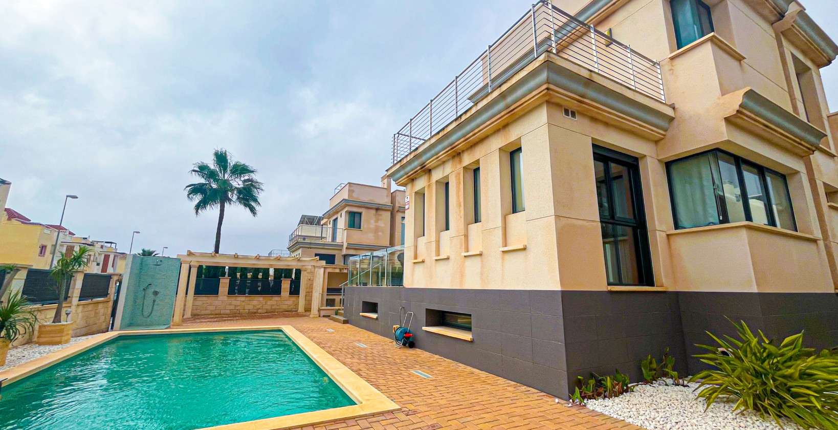 Resale - Villa - Orihuela Costa