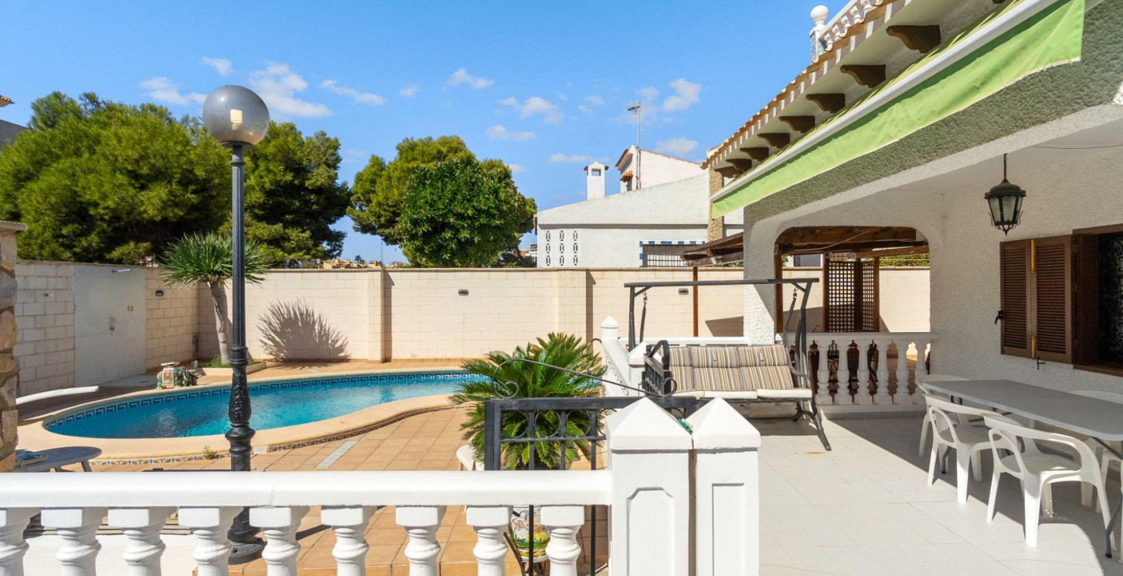 Resale - Villa - Orihuela Costa - La Zenia