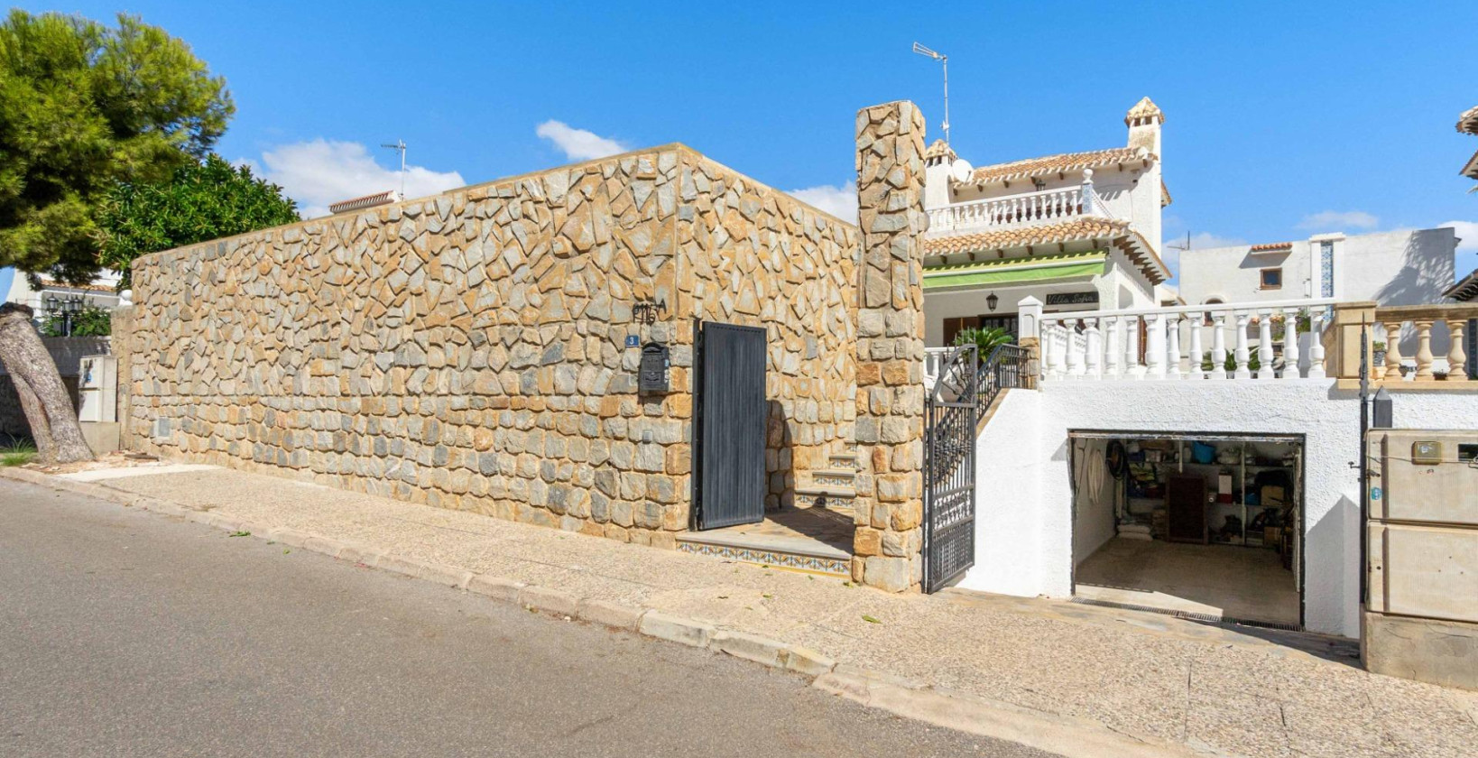 Resale - Villa - Orihuela Costa - La Zenia