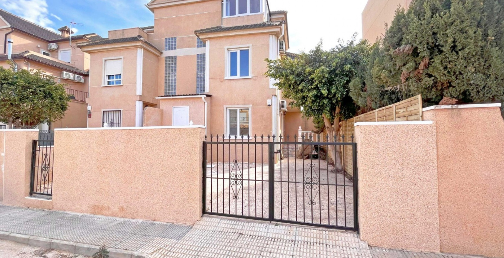 Återförsäljning - Semi Detached Villa - Orihuela Costa - La Zenia