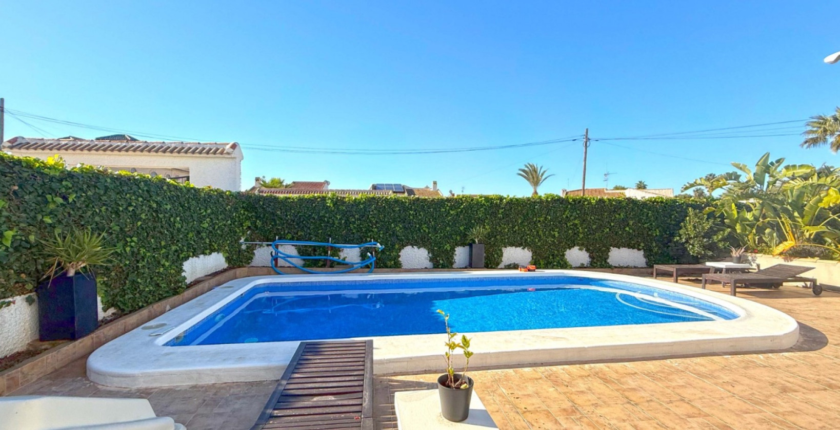 Återförsäljning - Villa - Torrevieja - La Siesta - El Salado -  Torreta