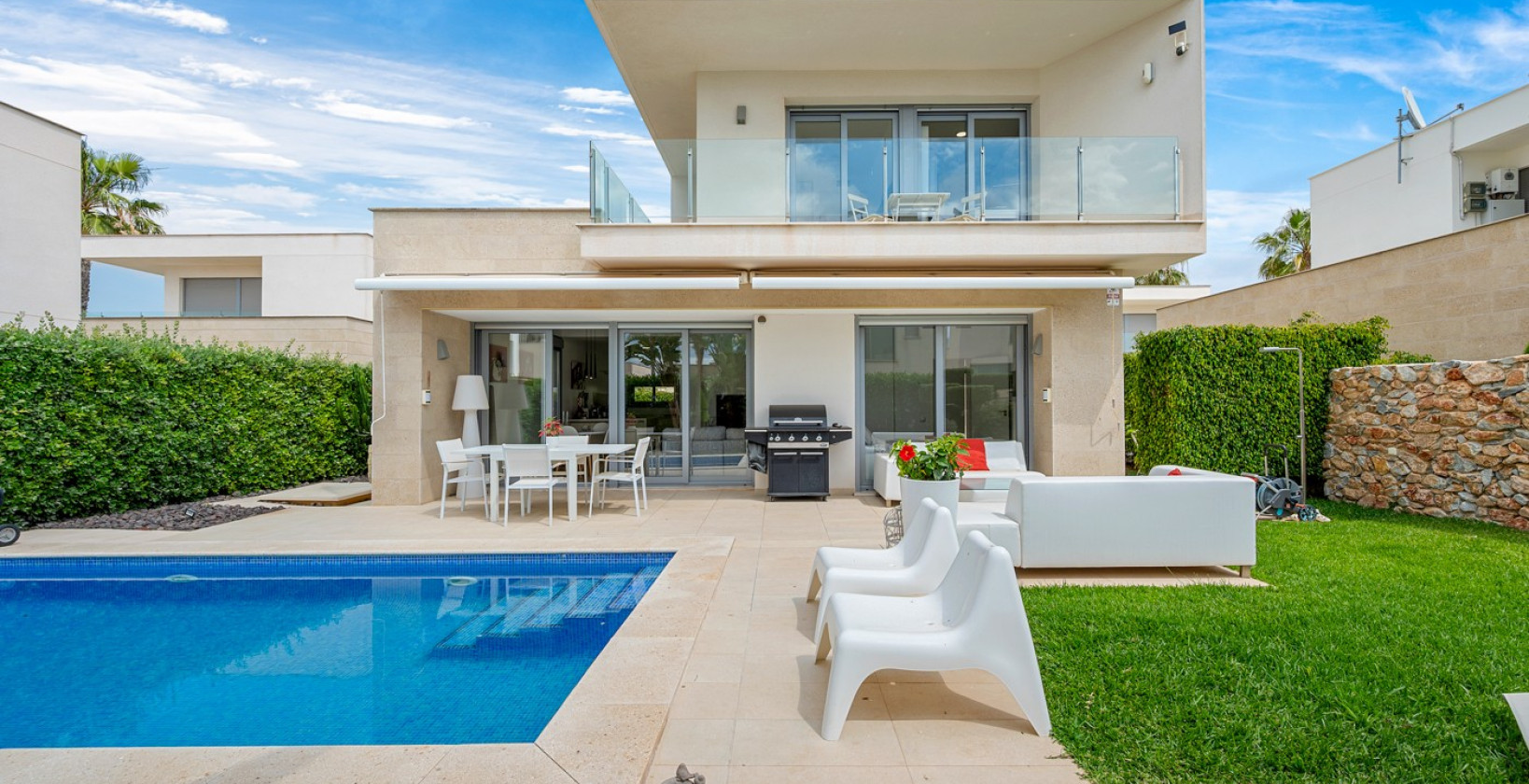 Resale - Villa - Orihuela Costa - Vistabella Golf