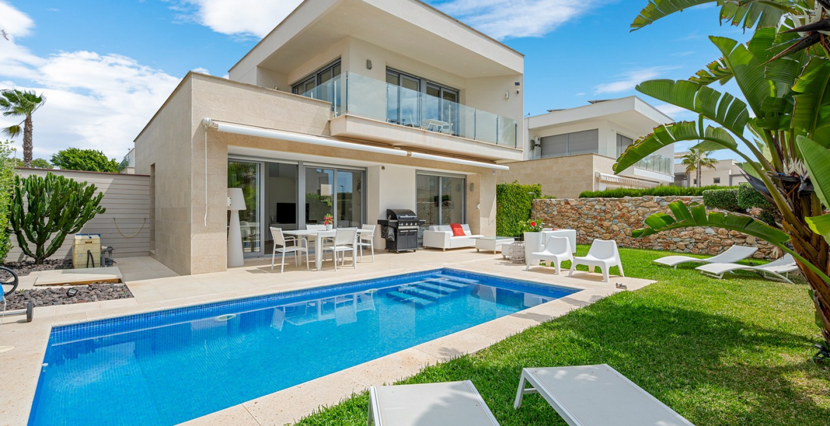 Resale - Villa - Orihuela Costa - Vistabella Golf