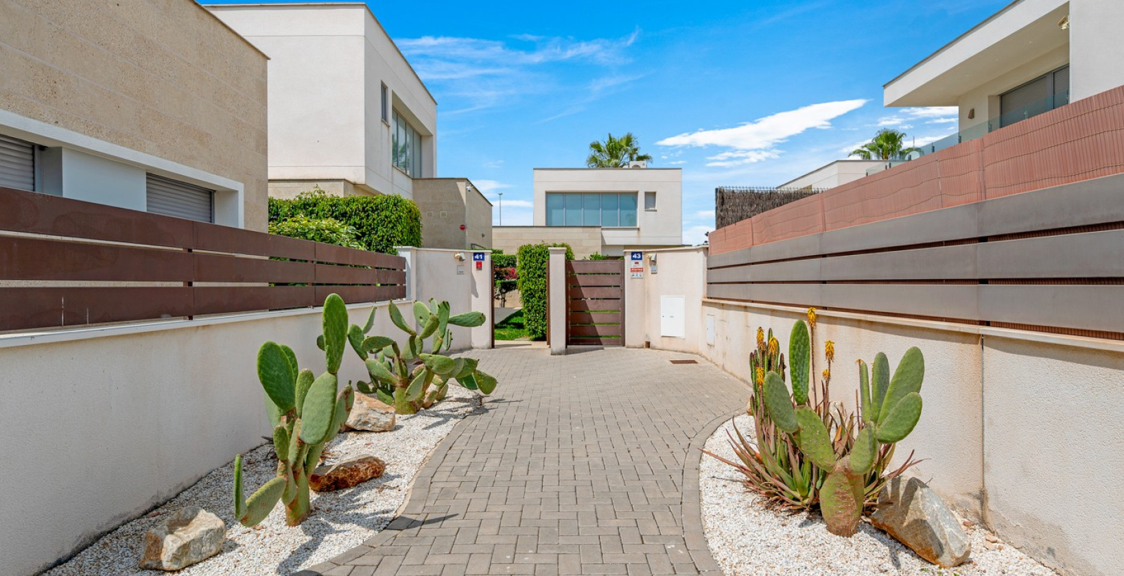 Resale - Villa - Orihuela Costa - Vistabella Golf