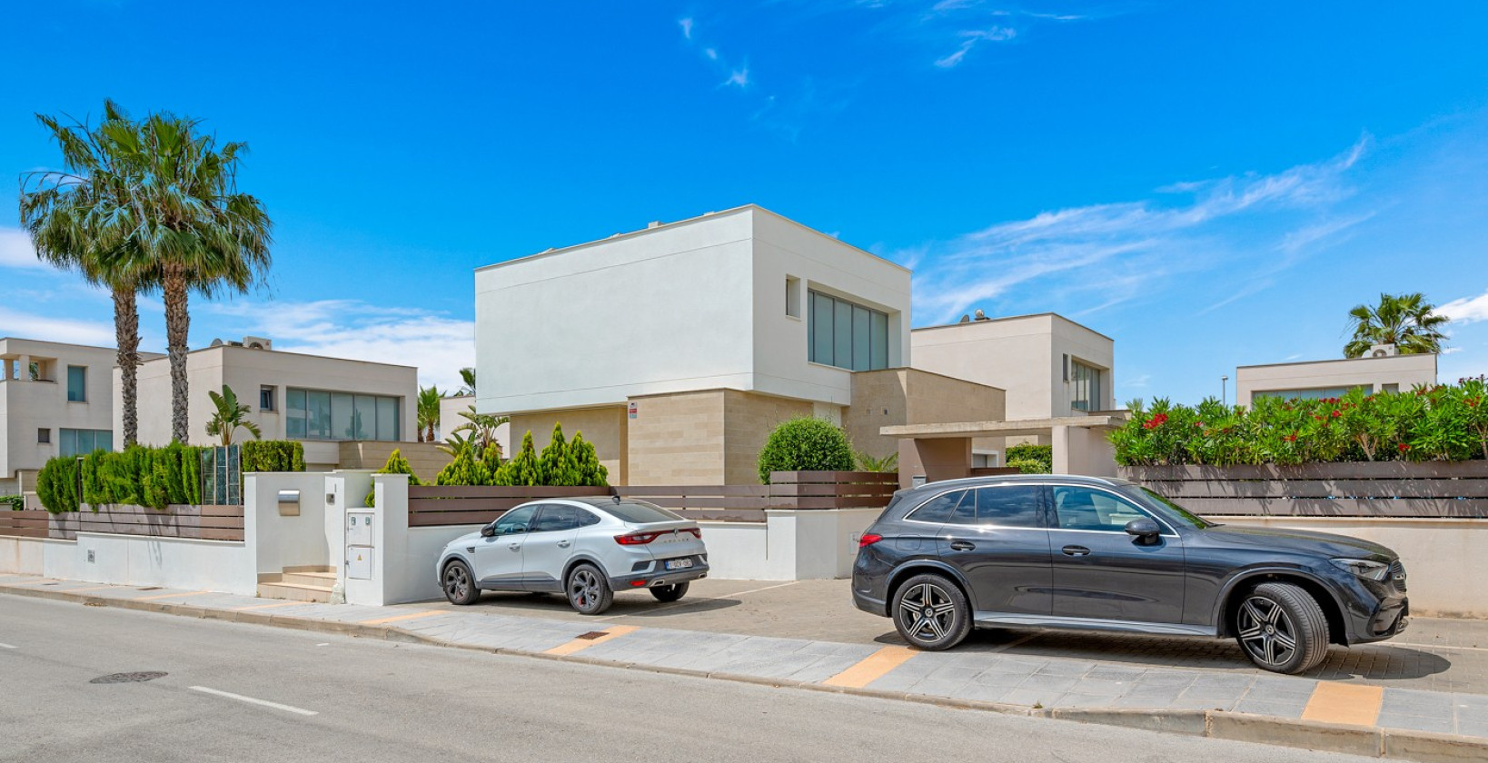 Resale - Villa - Orihuela Costa - Vistabella Golf