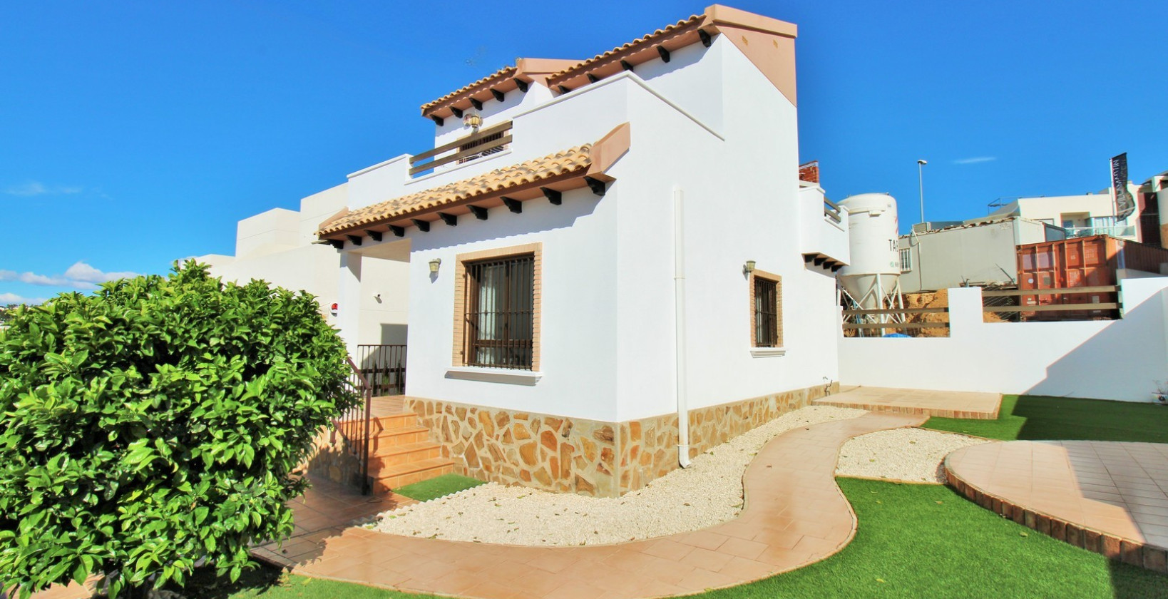 Resale - Villa - Villamartín - PAU 8