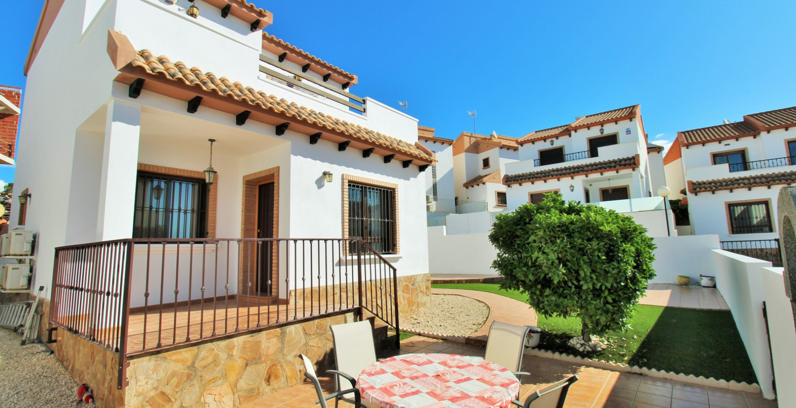 Resale - Villa - Villamartín - PAU 8