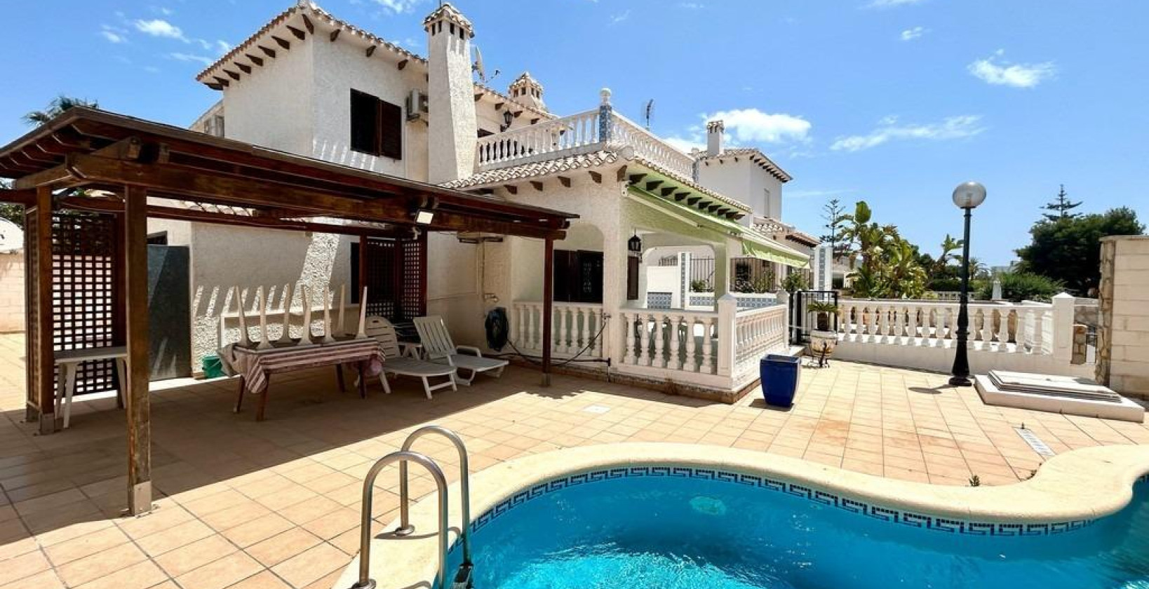Resale - Villa - Orihuela Costa - La Zenia