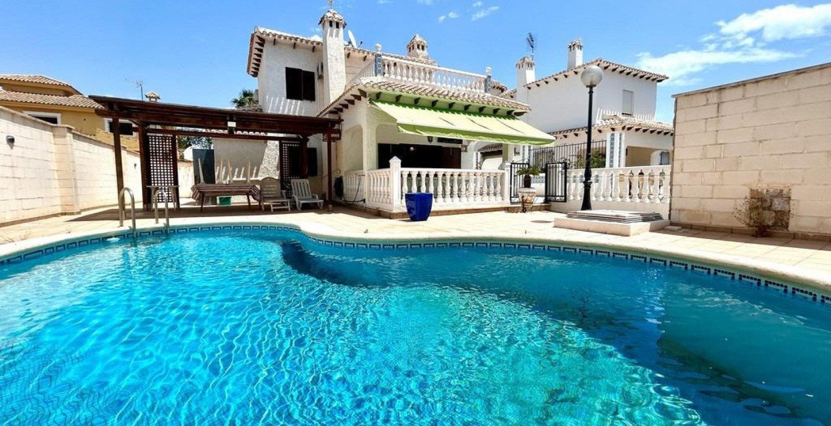 Resale - Villa - Orihuela Costa - La Zenia