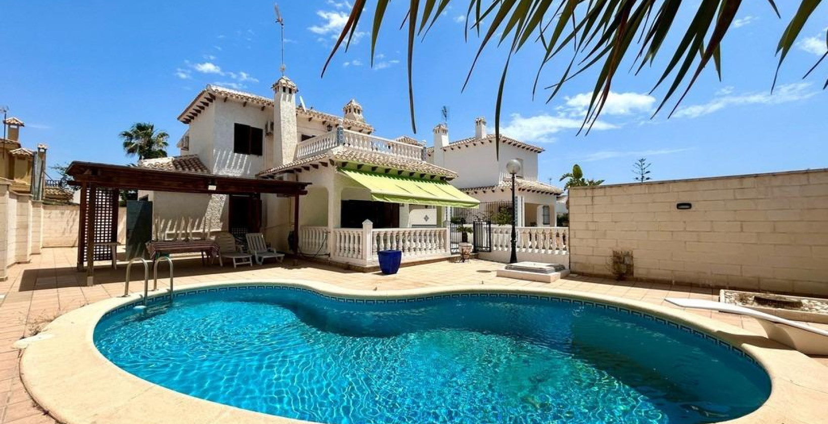 Resale - Villa - Orihuela Costa - La Zenia