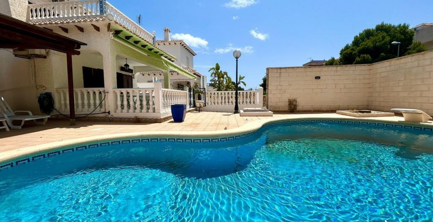 Resale - Villa - Orihuela Costa - La Zenia