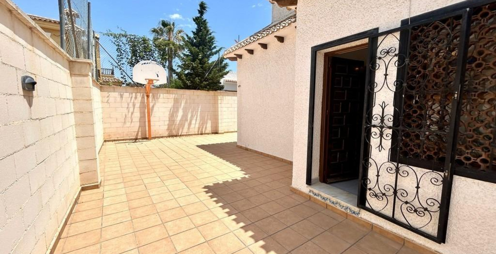 Resale - Villa - Orihuela Costa - La Zenia