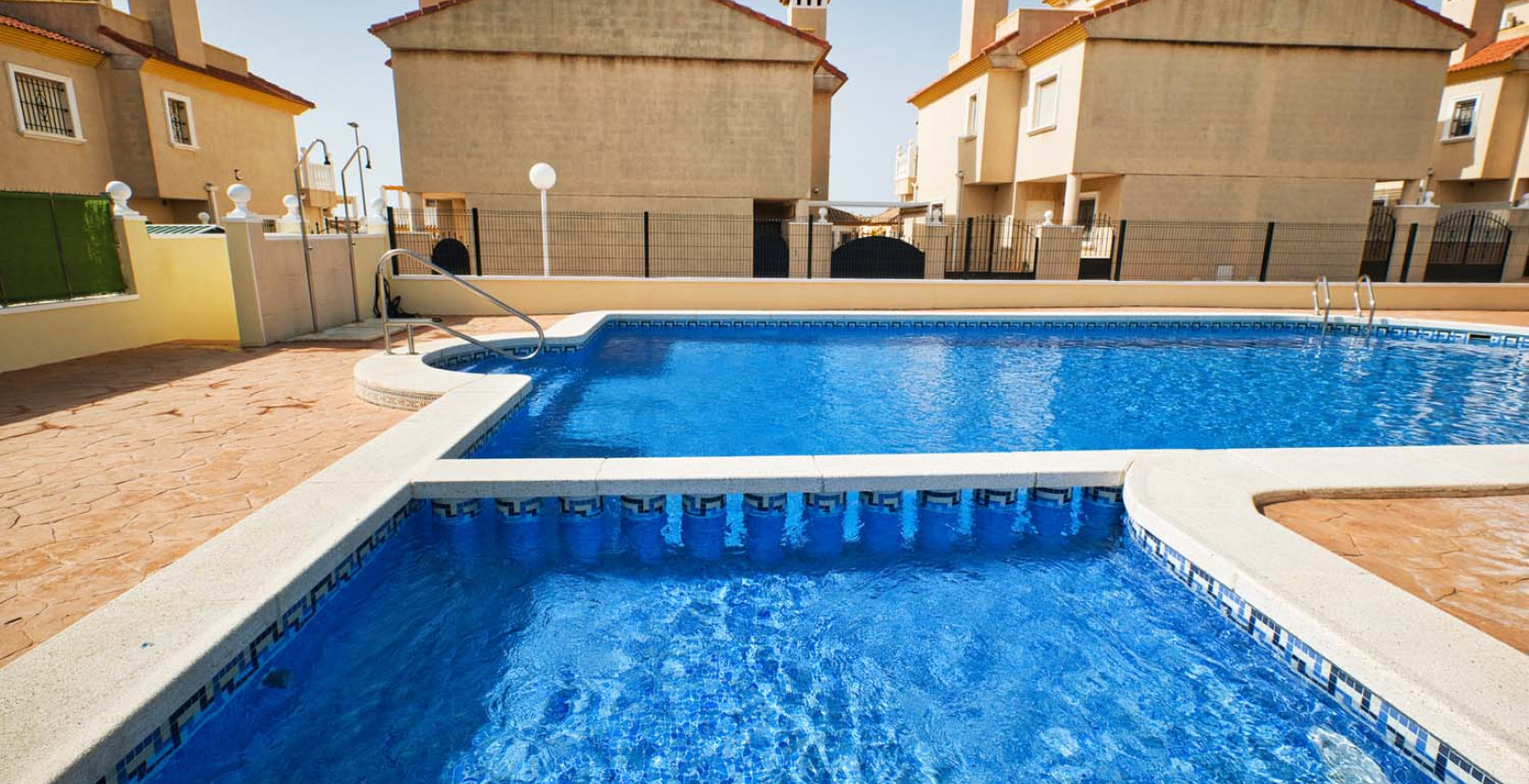 Återförsäljning - Semi-Detached Villa - Pinar de Campoverde