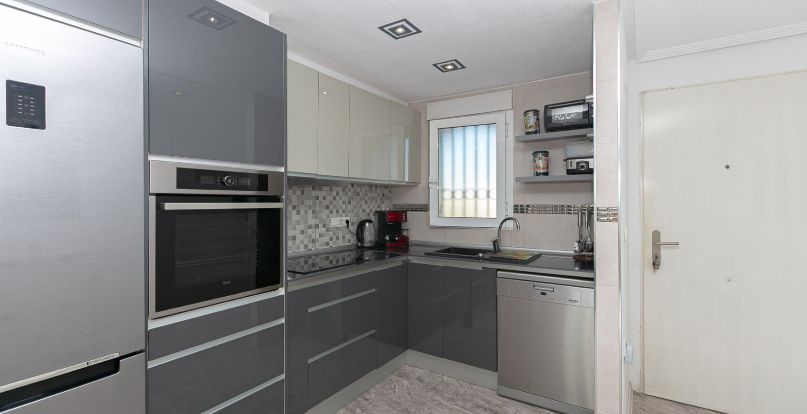 Resale - Apartment / flat - La Zenia - Beachside