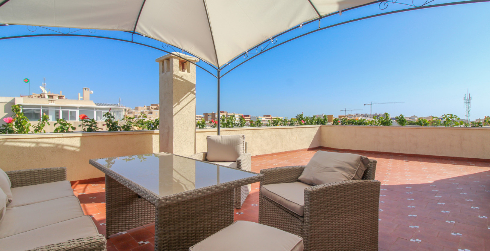 Resale - Apartment / flat - Punta Prima - Beachside