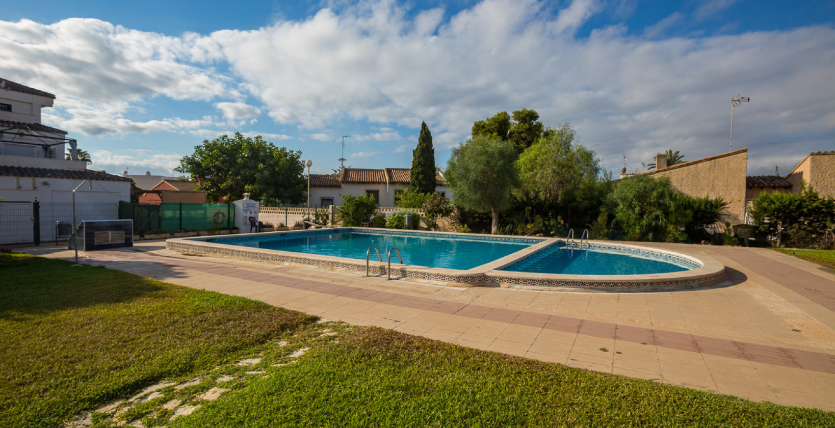 Resale - Apartment / flat - Punta Prima - Beachside