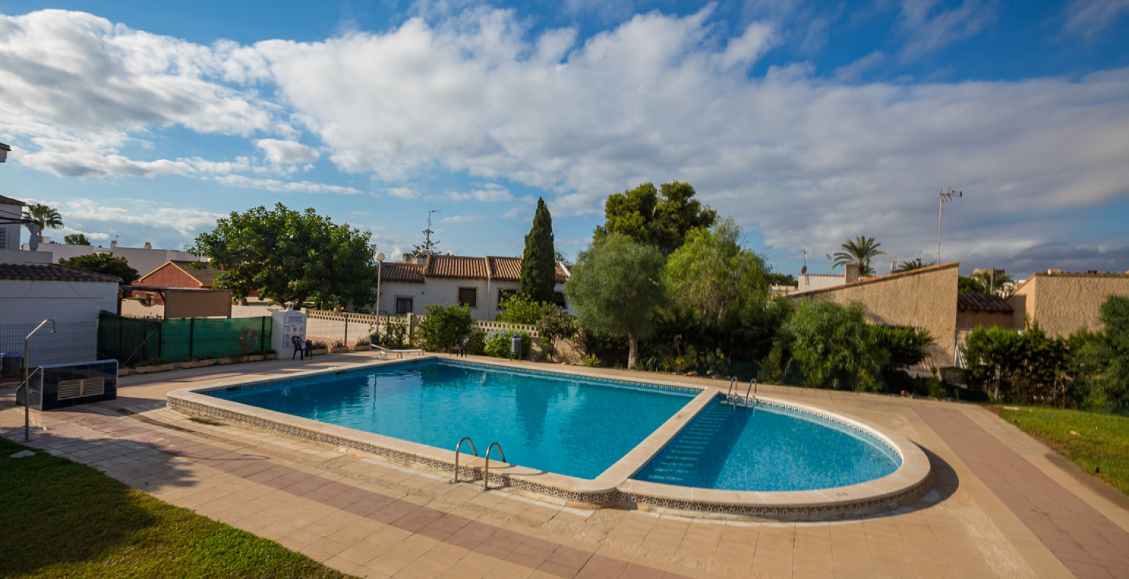 Resale - Apartment / flat - Punta Prima - Beachside