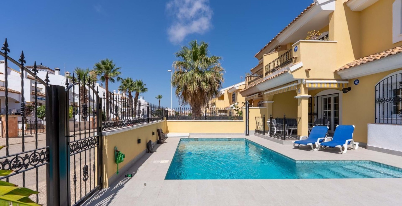 Resale - Villa - Villamartín - Los Dolses