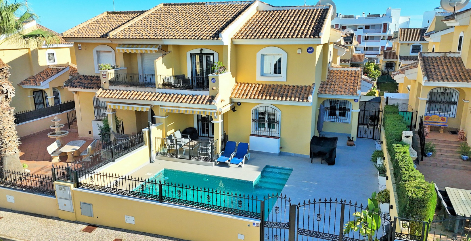 Resale - Villa - Villamartín - Los Dolses