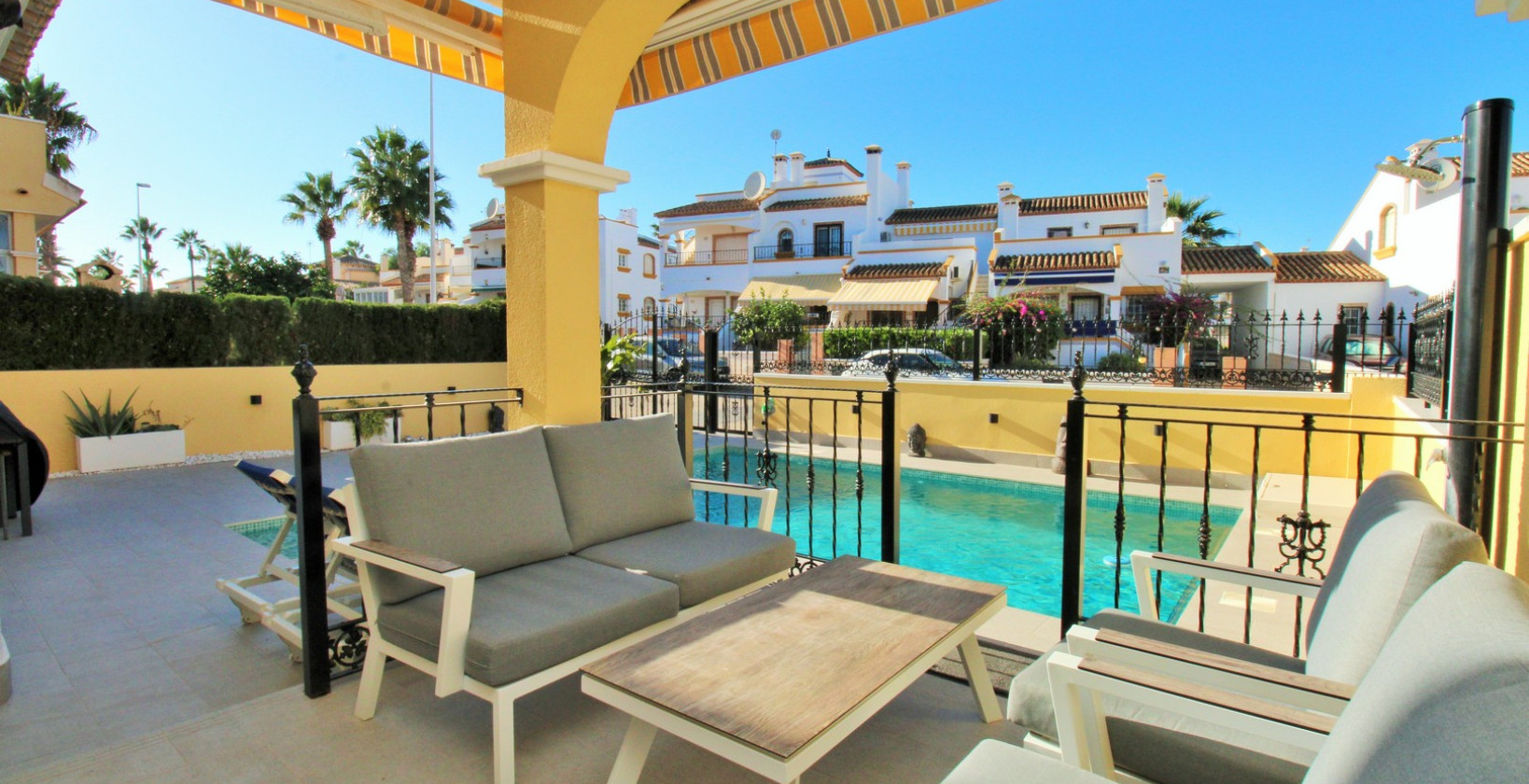 Resale - Villa - Villamartín - Los Dolses