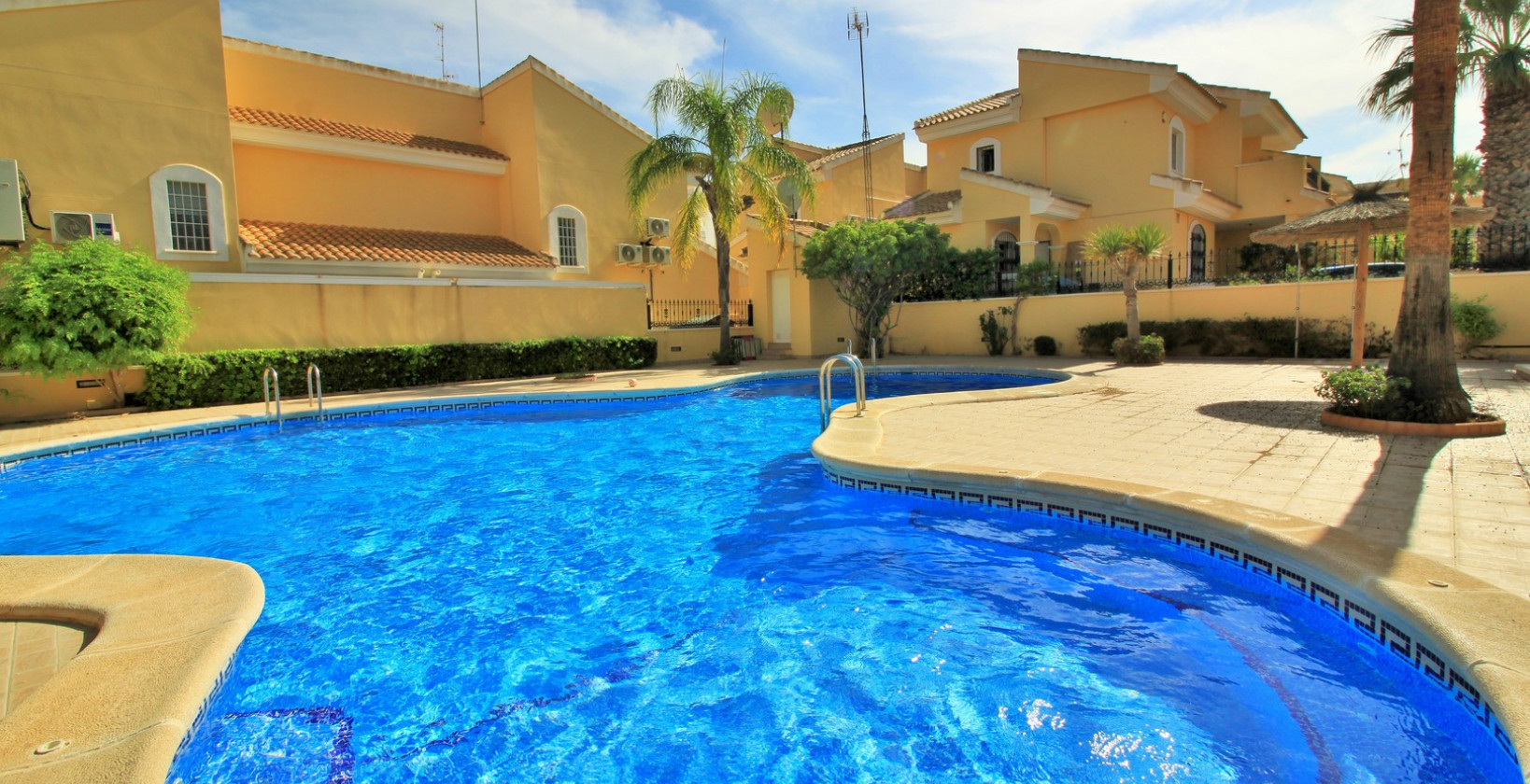 Resale - Villa - Villamartín - Los Dolses