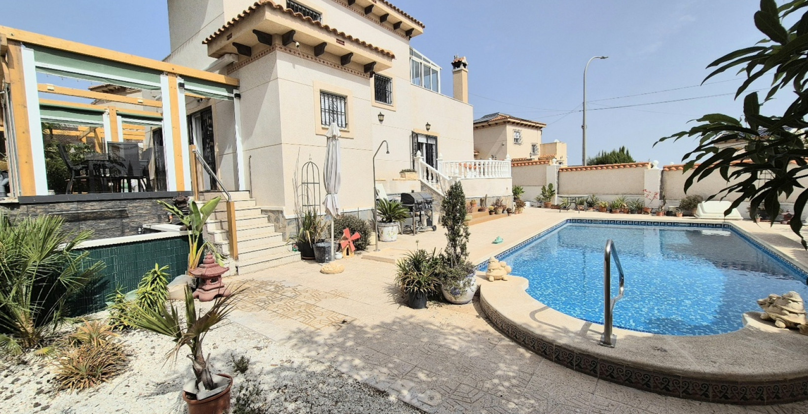 Resale - Villa - San Miguel de Salinas - Ciudad De Las Comunicaciones