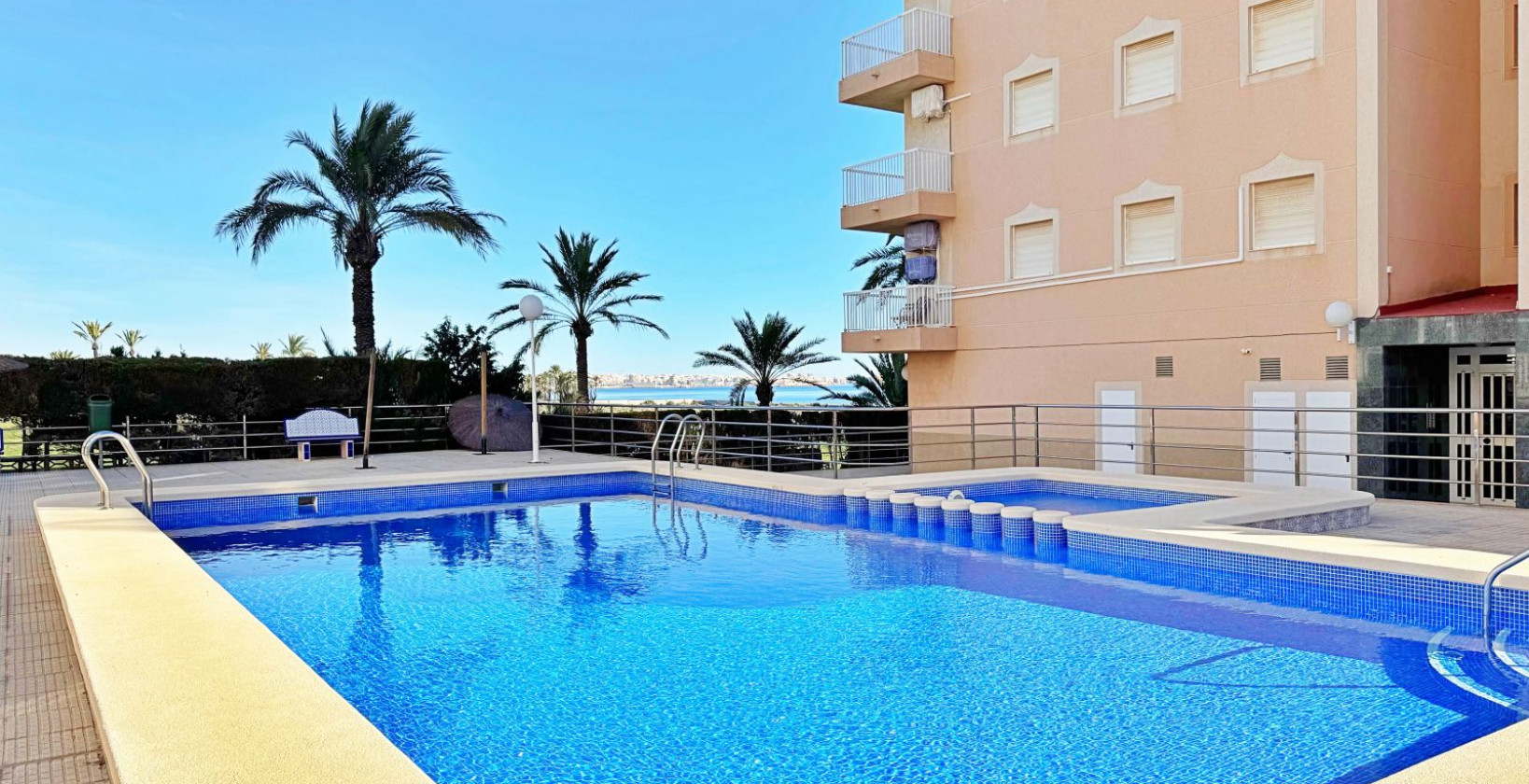 Resale - Apartment / flat - Torrevieja - Rocio del mar