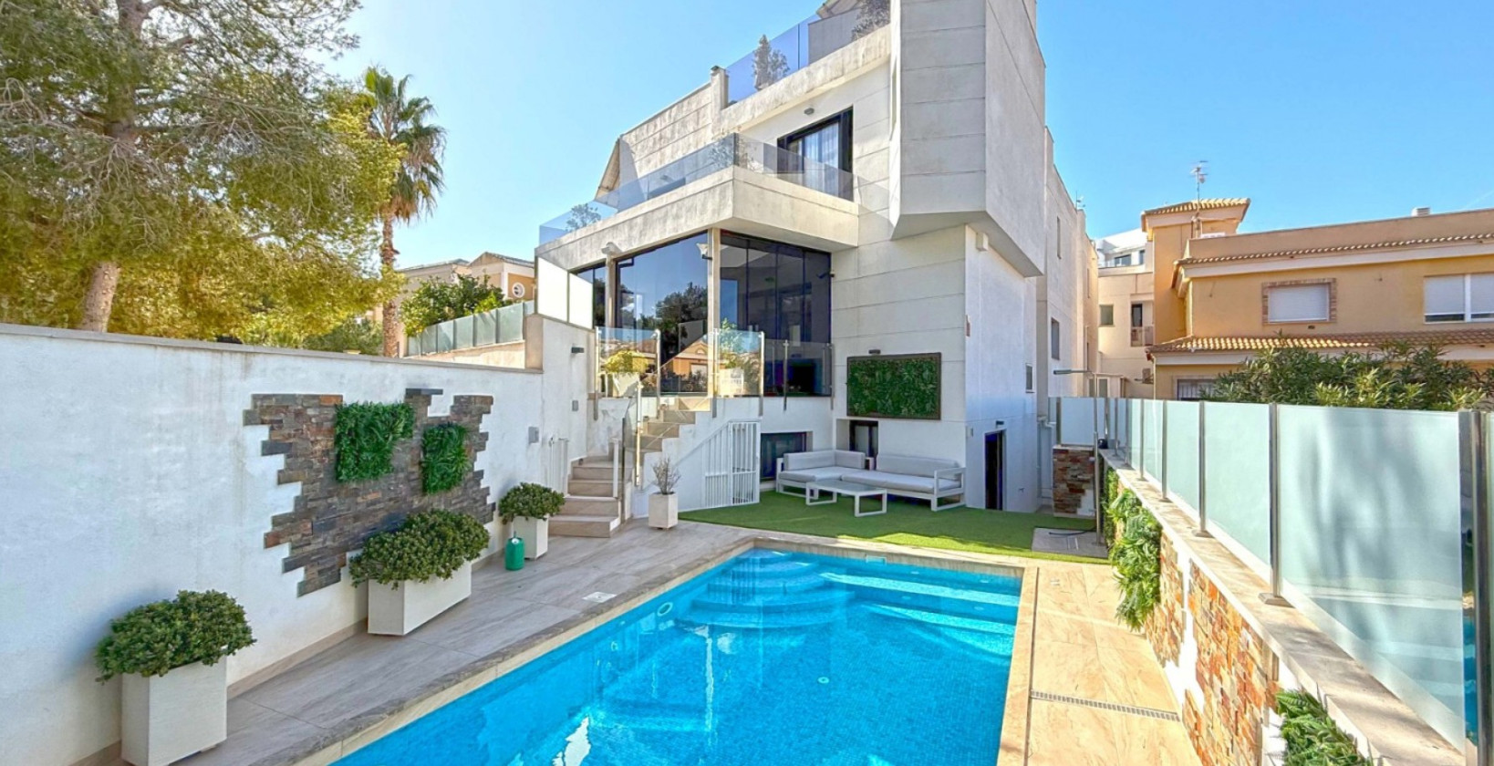 Resale - Villa - Orihuela Costa - Villamartín