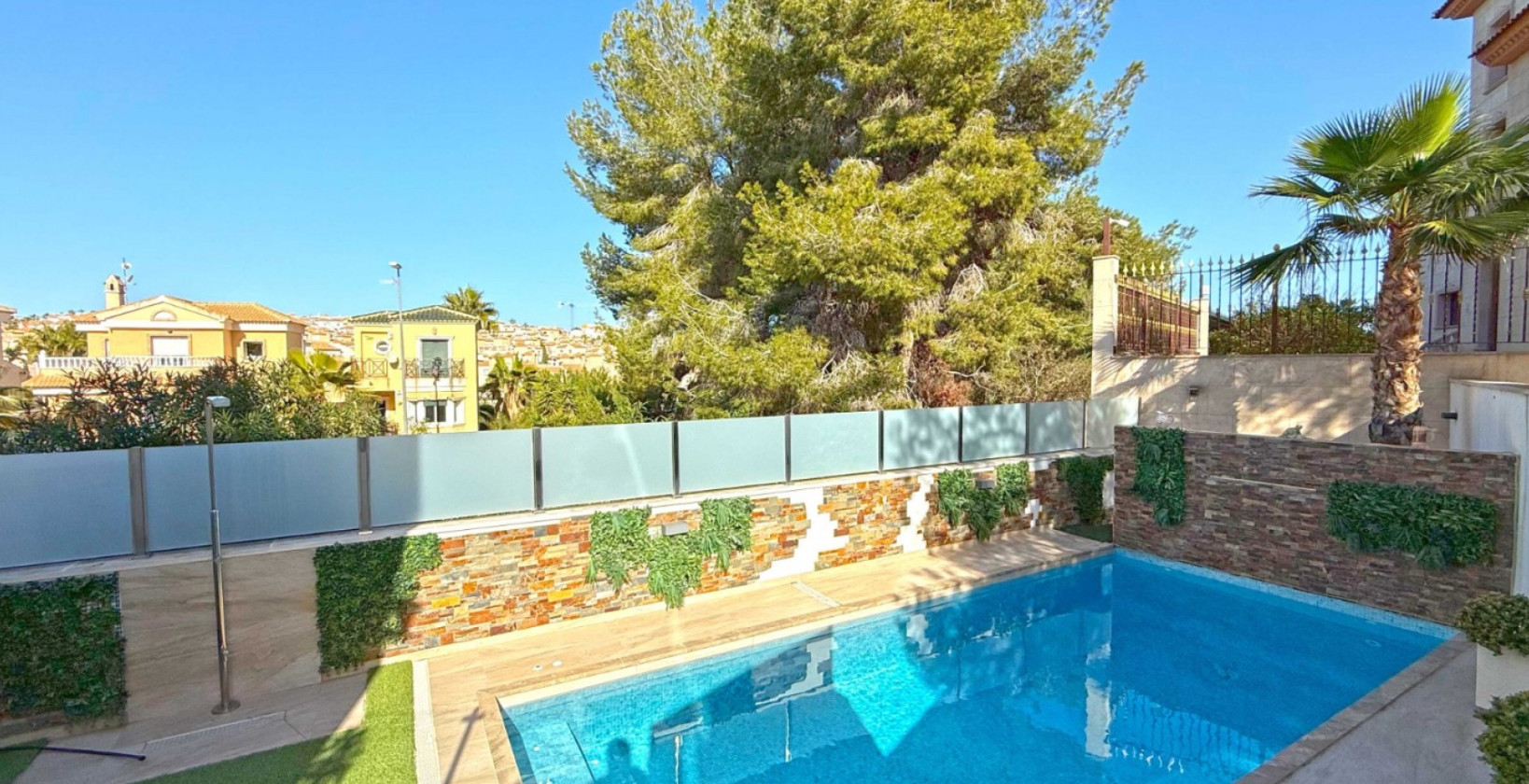 Resale - Villa - Orihuela Costa - Villamartín
