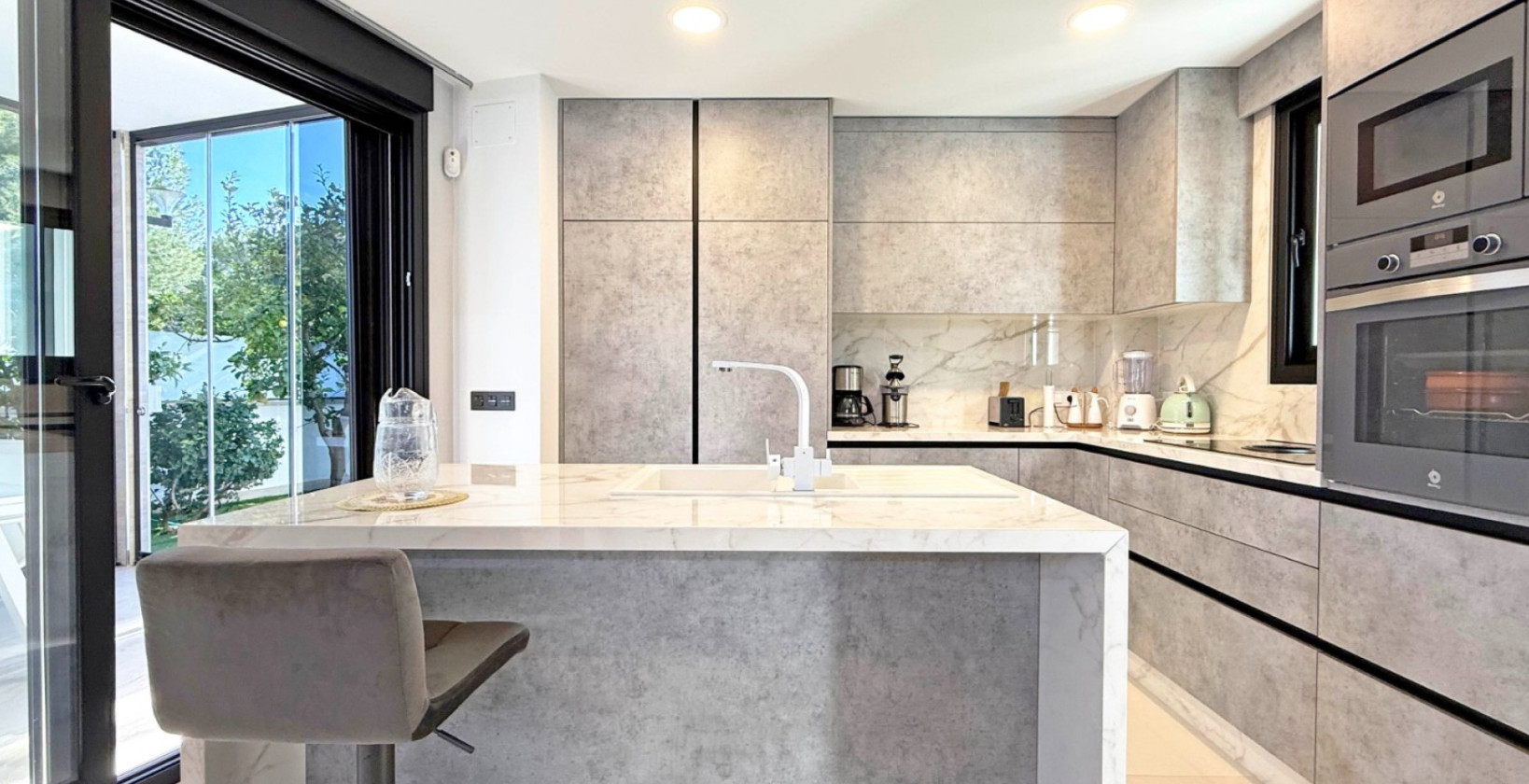 Resale - Villa - Orihuela Costa - Villamartín