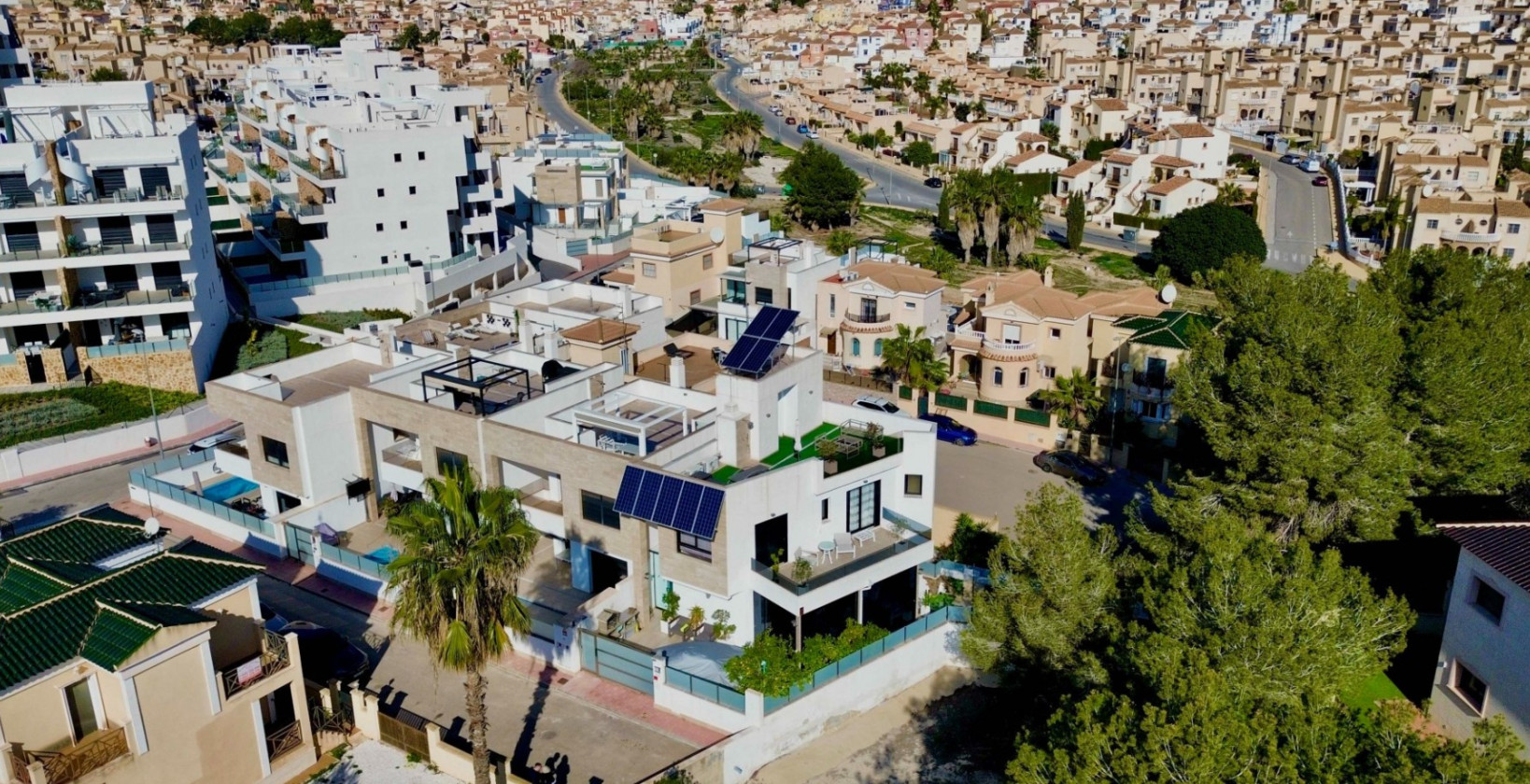 Resale - Villa - Orihuela Costa - Villamartín