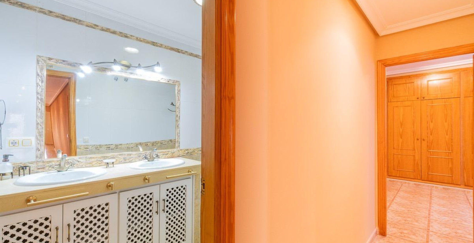 Resale - Apartment / flat - Torrevieja - Centro