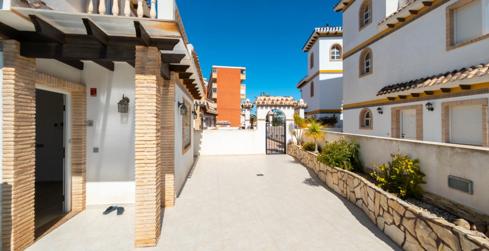 Resale - Villa - Torrevieja - La Mata