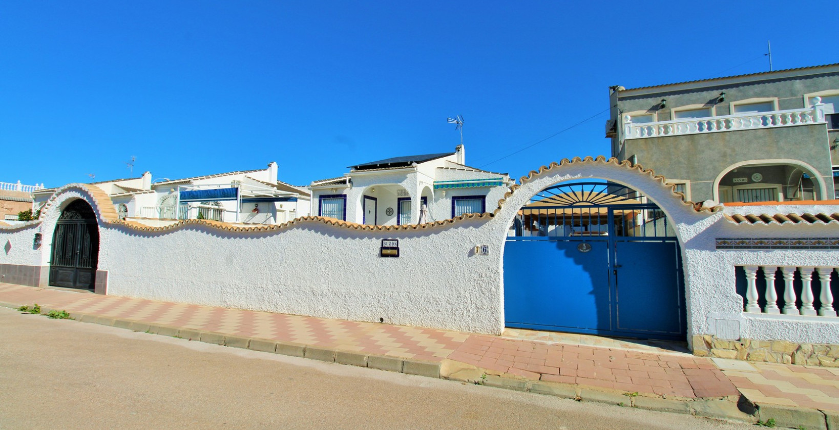 Resale - Villa - Torrevieja - El chaparral
