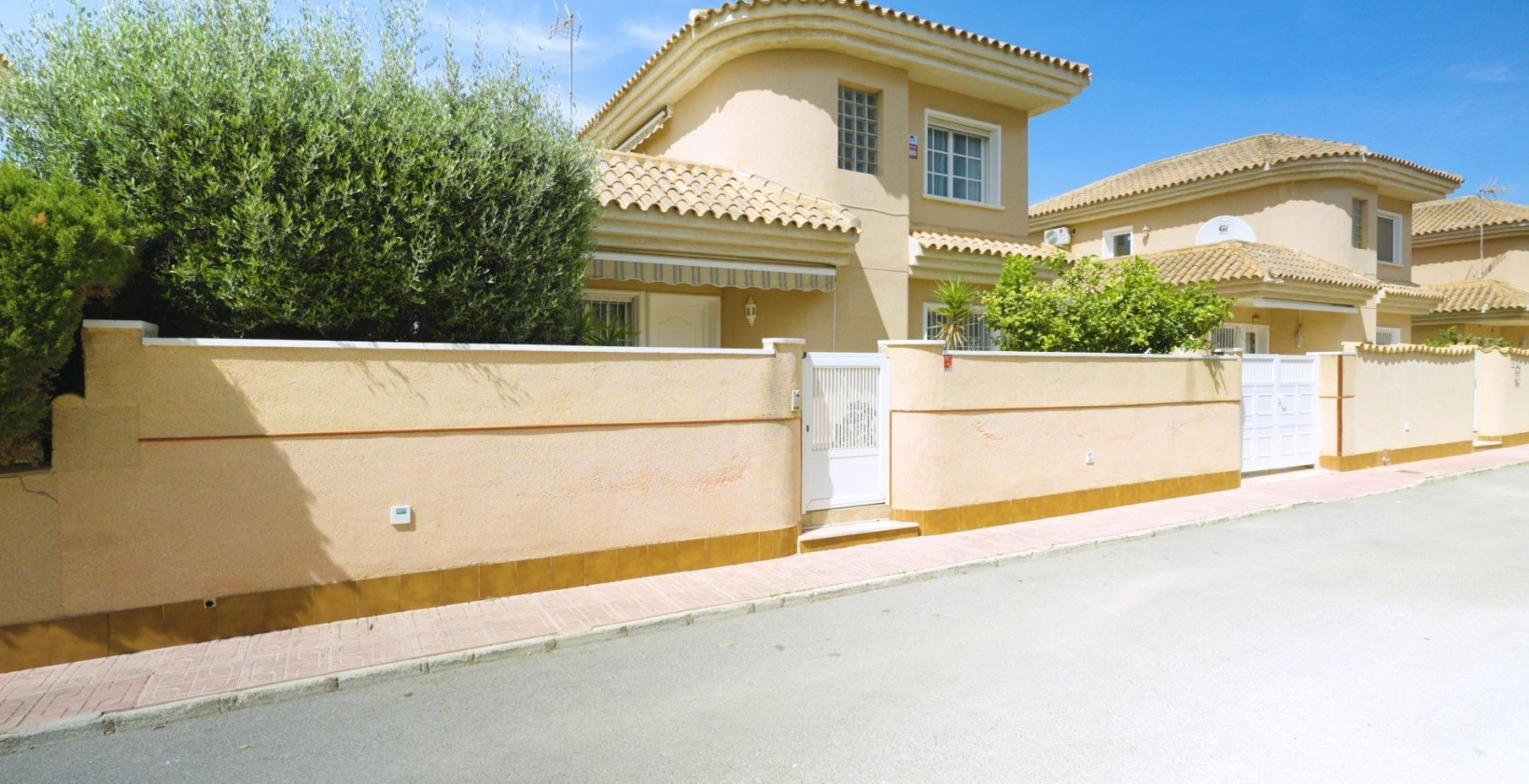 Resale - Villa - Torrevieja - Los Balcones - Los Altos del Edén