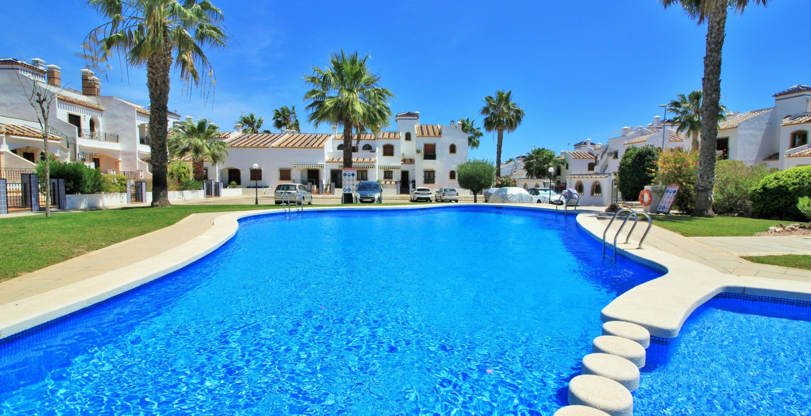 Resale - Townhouse - Villamartín - PAU 8