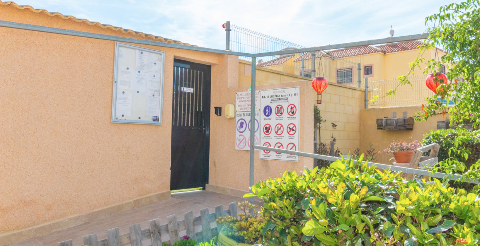 Resale - Apartment / flat - Torrevieja - El Chaparral