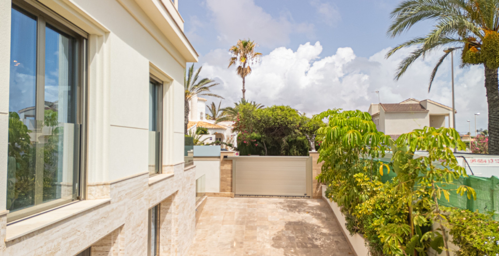 Resale - Villa - La Zenia - Beachside