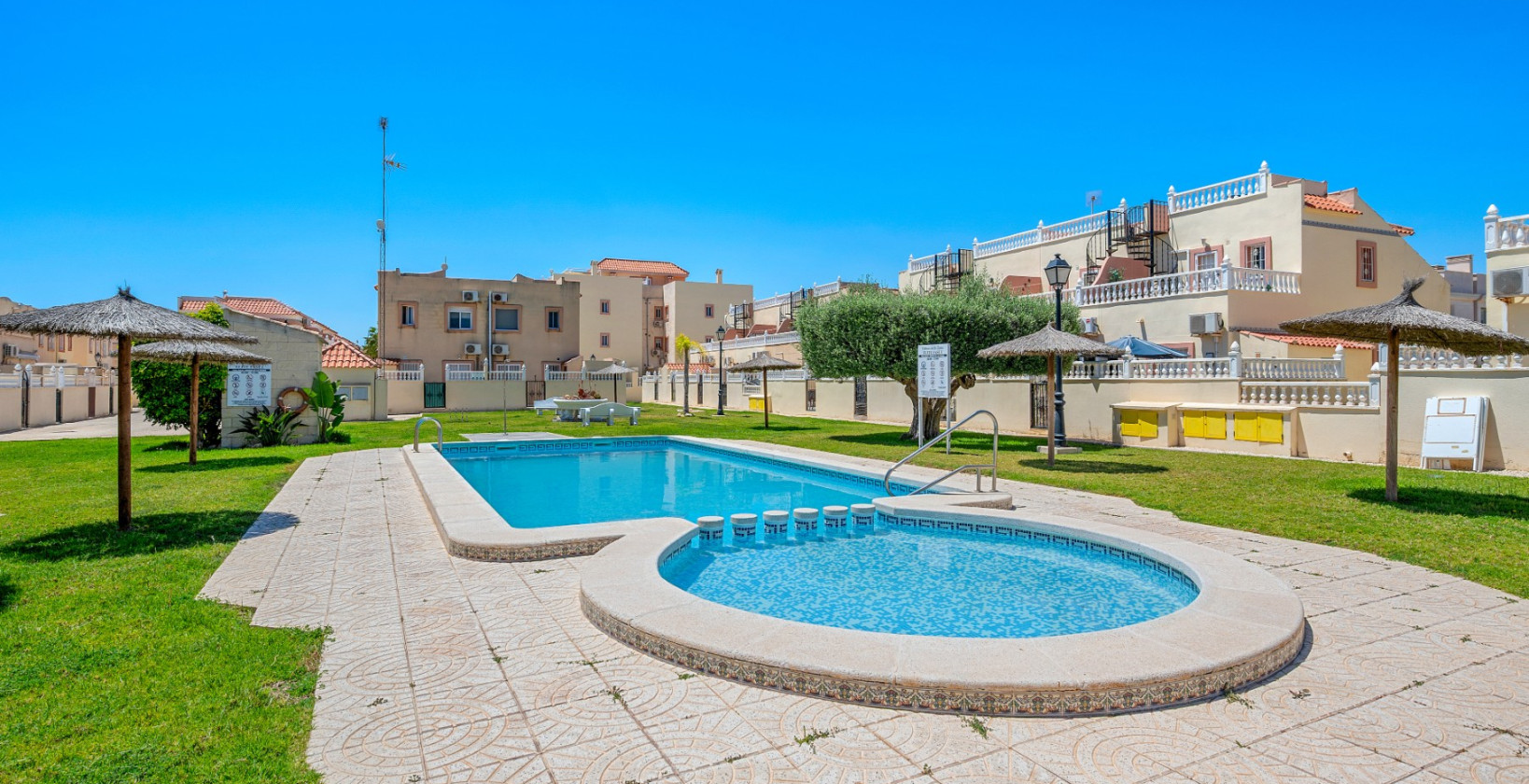 Resale - Townhouse - Orihuela Costa - La Zenia