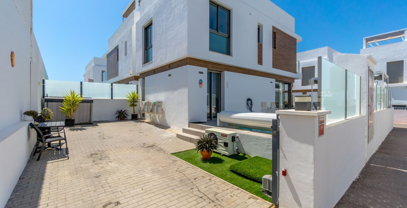 Resale - Villa - Orihuela Costa - Villamartín