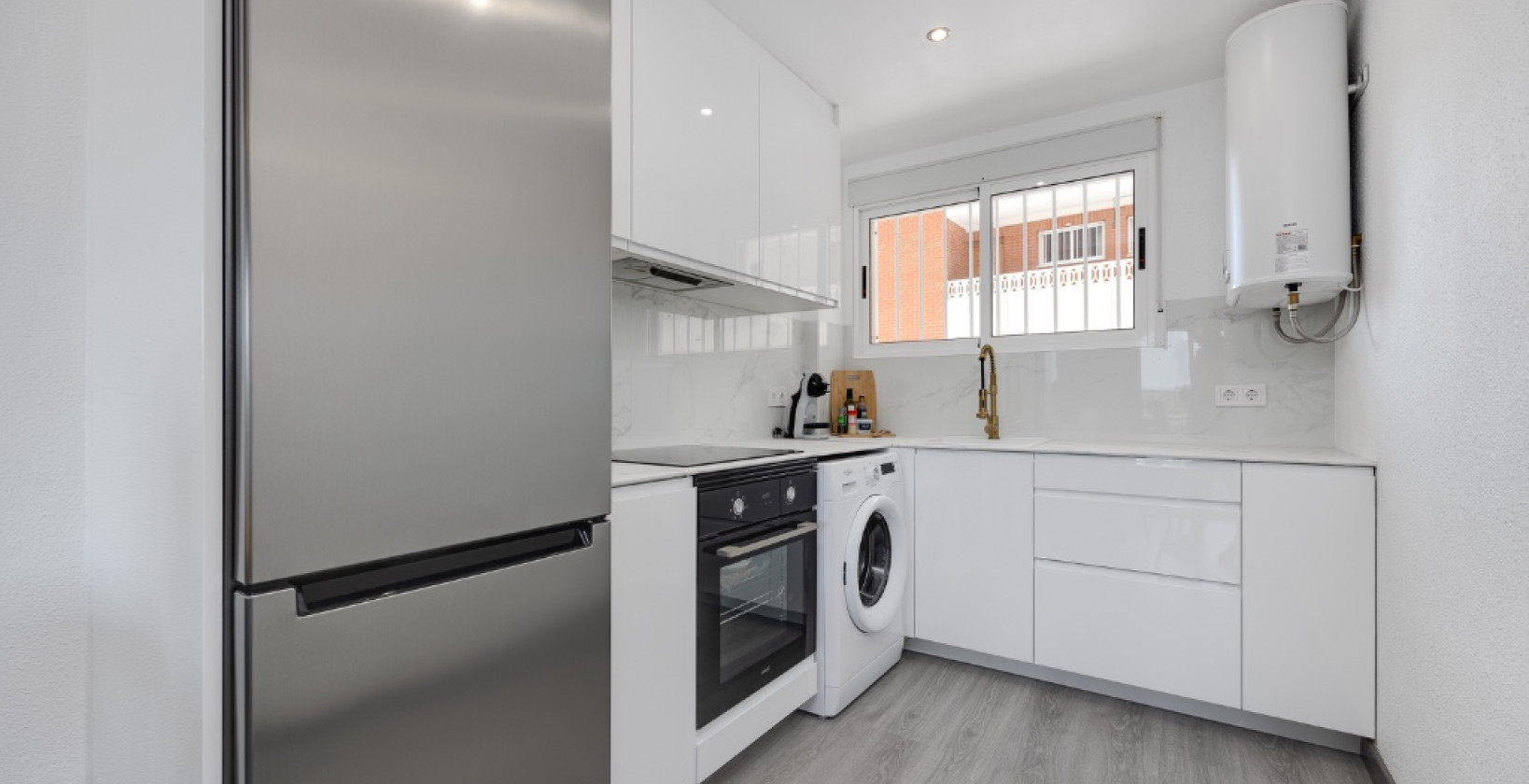 Resale - Apartment / flat - Torrevieja - Punta Prima