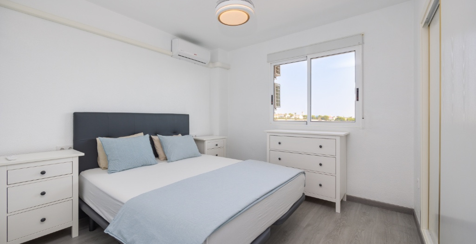 Resale - Apartment / flat - Torrevieja - Punta Prima