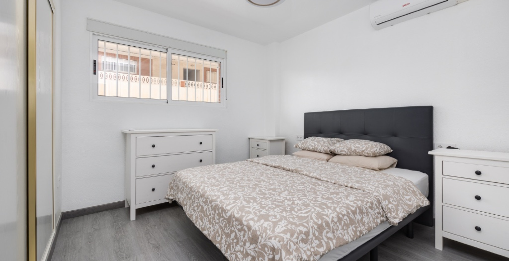 Resale - Apartment / flat - Torrevieja - Punta Prima