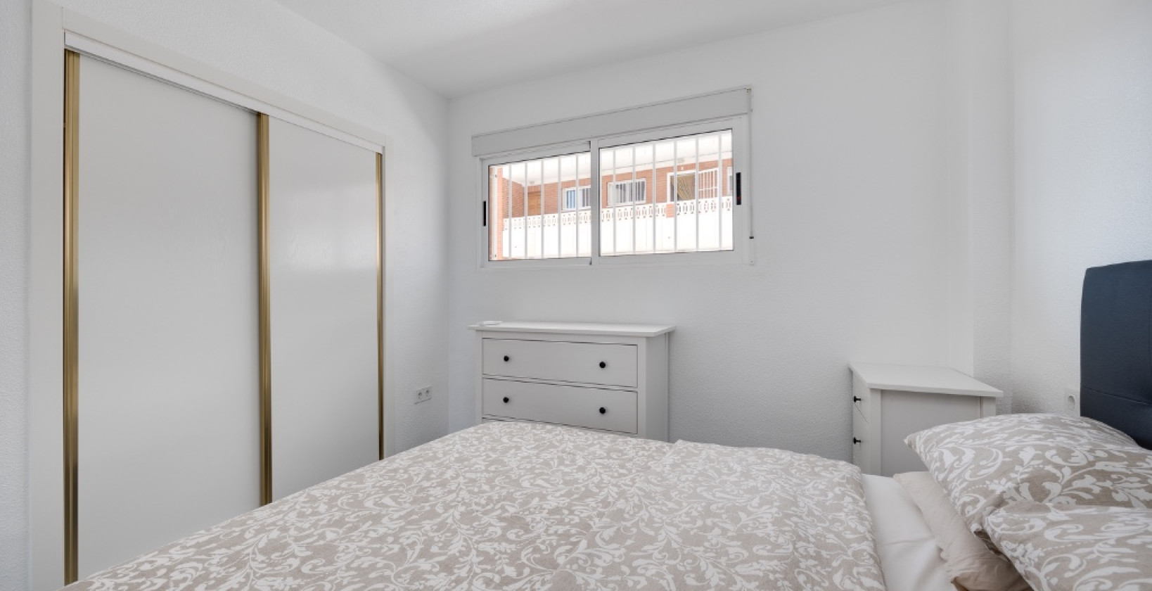 Resale - Apartment / flat - Torrevieja - Punta Prima