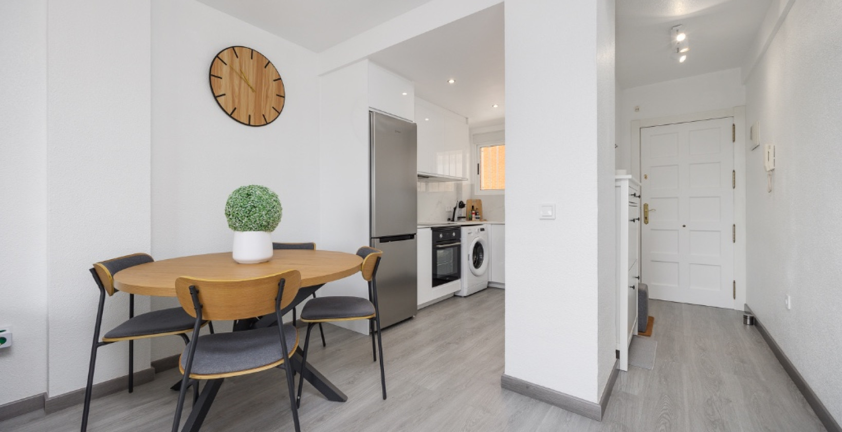 Resale - Apartment / flat - Torrevieja - Punta Prima